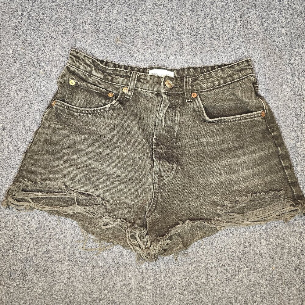 ZARA SHORTS SIZE 8